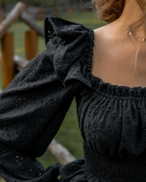 bluzka-alison-black-1 czarna bluzka z falbankami