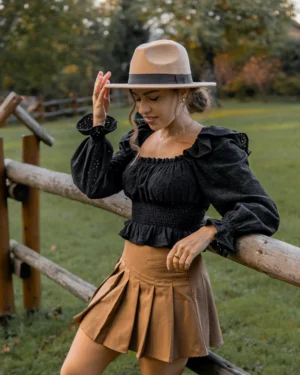 czarna bluzka z falbankami