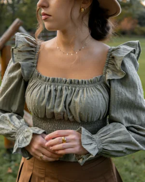 bluzka-alison-olive-1 oliwkowa bluzka z falbankami